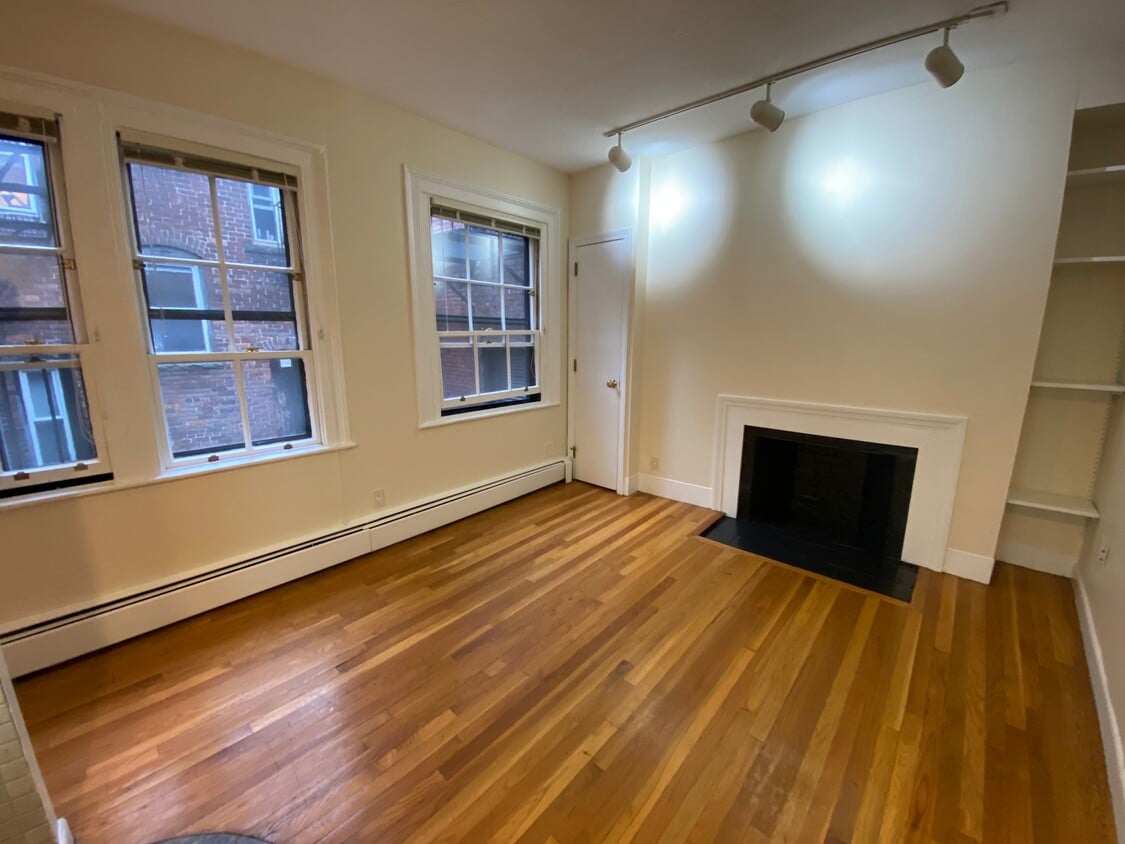 Primary Photo - 11 S Russell St