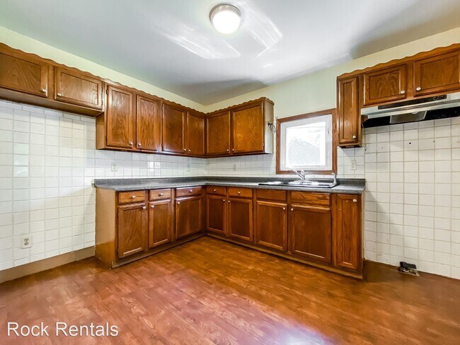 Building Photo - 2 br, 1 bath House - 700 W 9th Ave