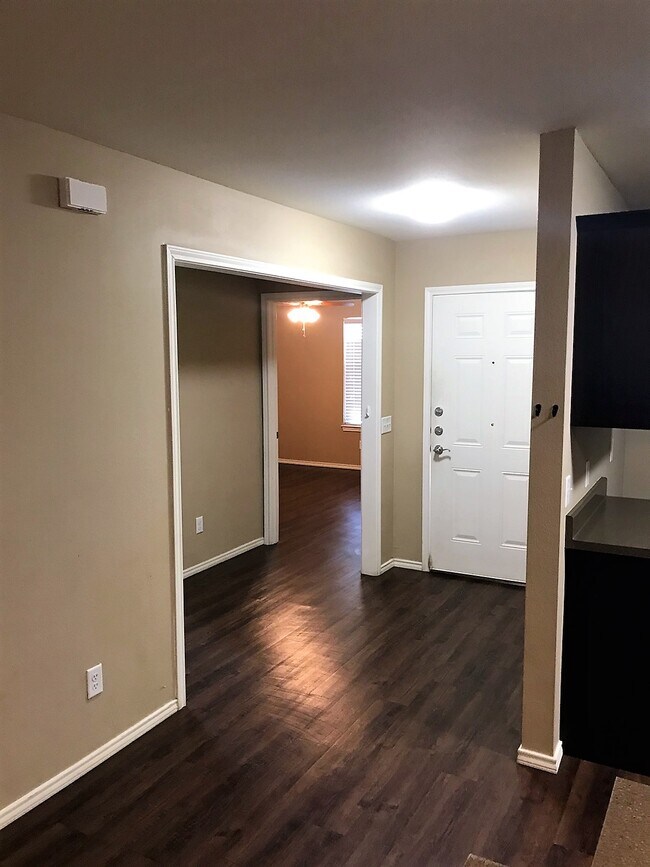 Foto del edificio - 4220 Castlegate Dr