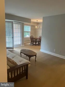 Foto del edificio - 3915 Lyndhurst Dr