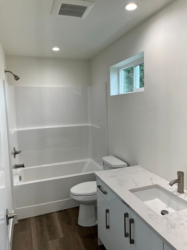 Foto del edificio - Brand New Ferndale Townhome - 3 bedroom, 2...