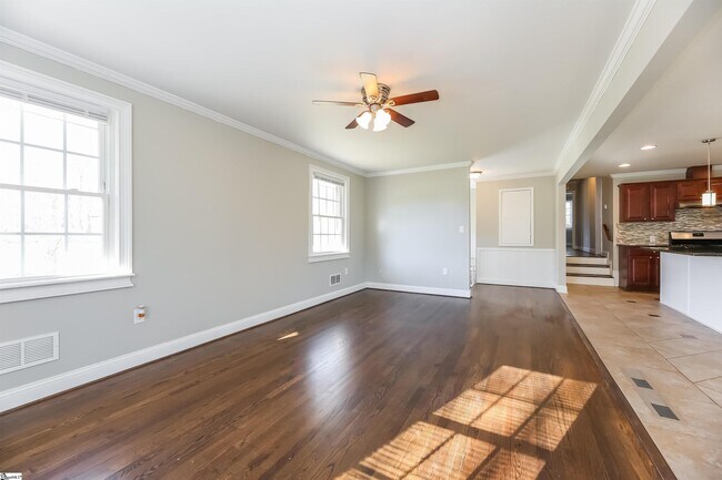 Building Photo - 207 Bethel Dr