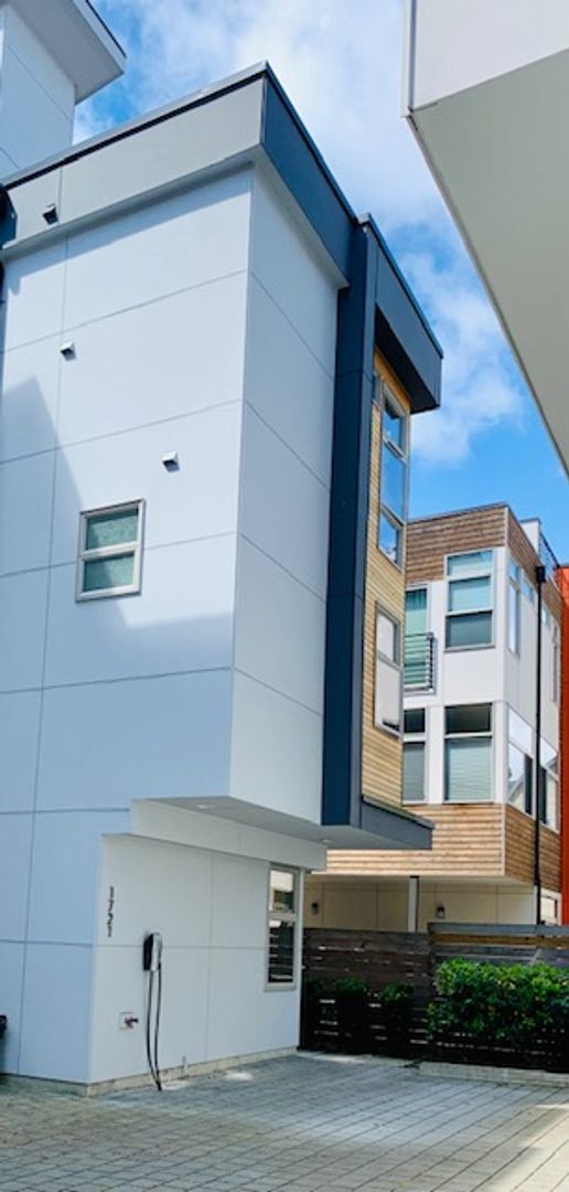 Foto del edificio - Ballard Townhome