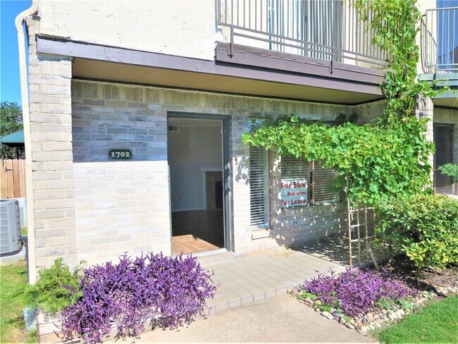 Building Photo - 1702 Good Day Dr
