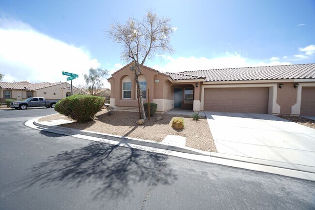 Building Photo - NO SHOWINGS UNtil 5/8/2023