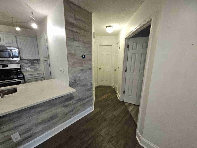 Building Photo - 2024 River Heights Walk SE