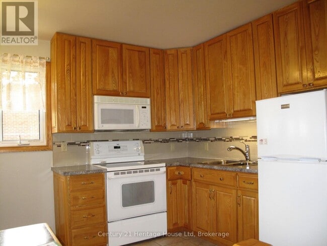 Building Photo - 22 Louisa Dr