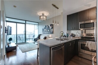 Building Photo - 18 Yorkville Ave