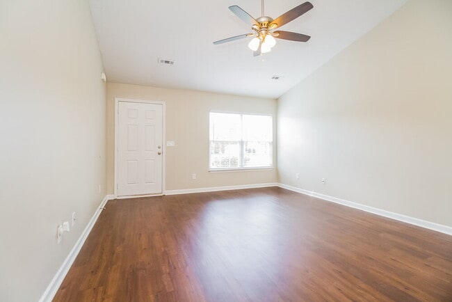 Foto del edificio - 3014 Deer Trail Dr