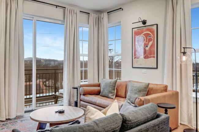 Foto del edificio - 600 E Trinity Ln