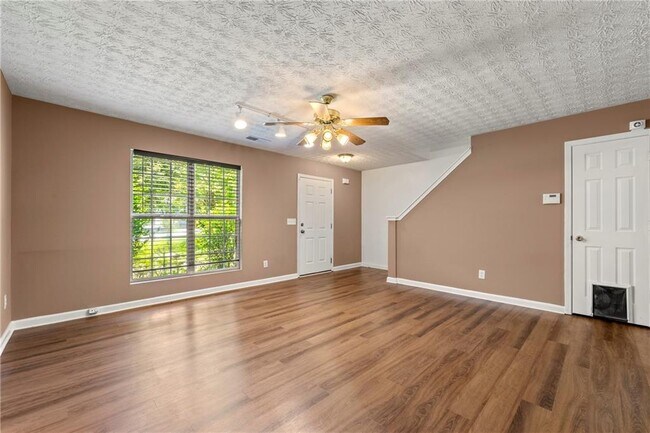 Building Photo - 1382 Hollenbeck Ln