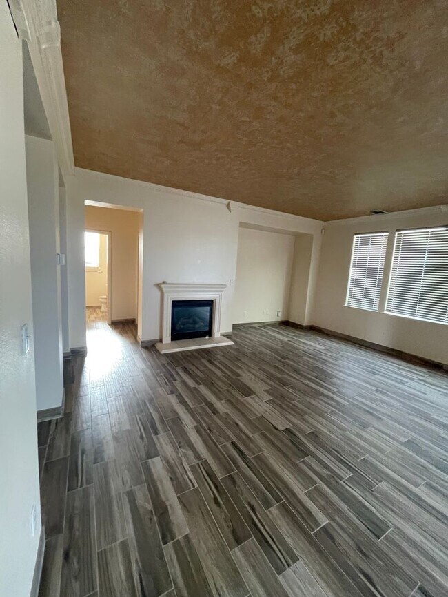 Foto del edificio - 4143 Canopy Ct