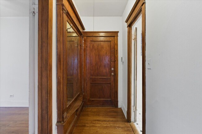 Foto del edificio - 4000 N Southport Ave