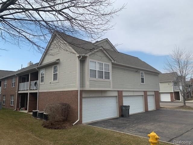 Building Photo - 16424 Claremont Dr