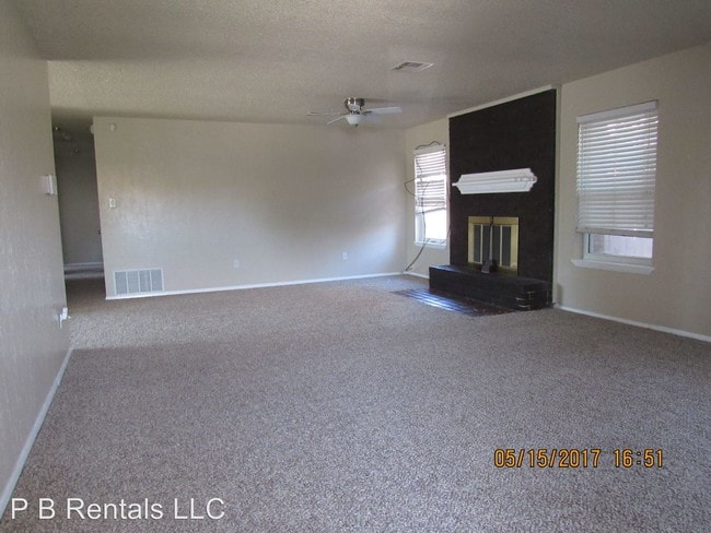 Building Photo - 3 br, 2 bath House - 7019 NW Kingsbury Ave.