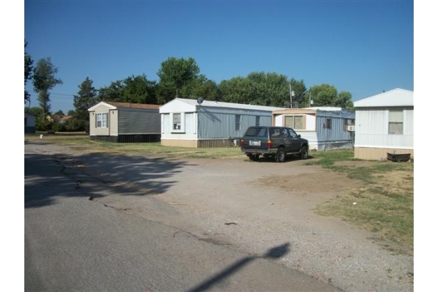 Foto del edificio - B & J Mobile Home Park