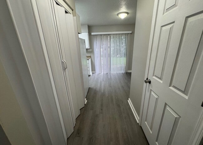 Foto del edificio - 802 British Wood Dr SW