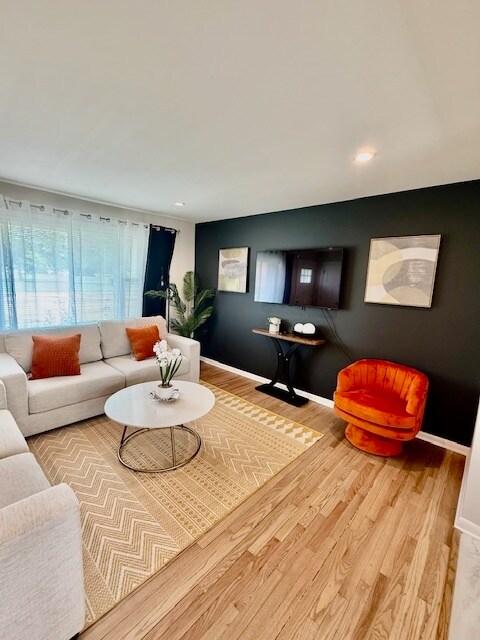 Foto del edificio - 9128 Pembroke Ln