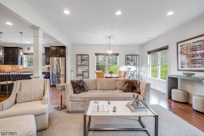 Foto del edificio - 48 Whitney Farm Pl