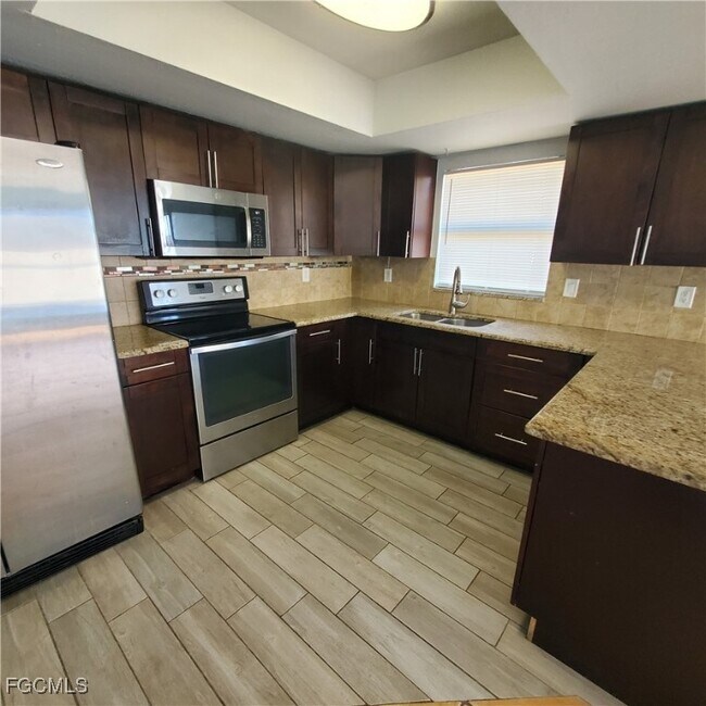 Foto del edificio - 421 Hancock Bridge Pkwy