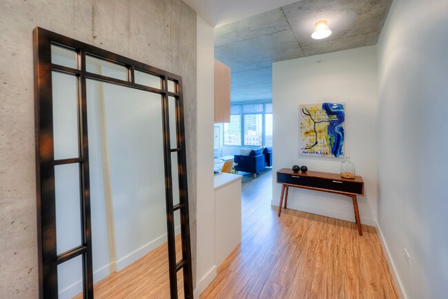Building Photo - 185 N Des Plaines St