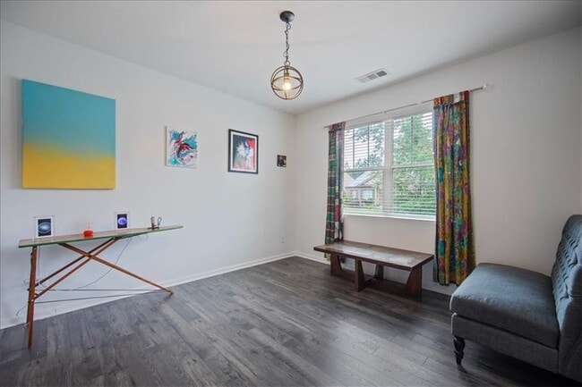 Foto del edificio - 108 Aviary Ln