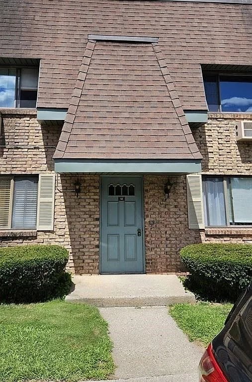 Foto del edificio - 549 Russell Rd