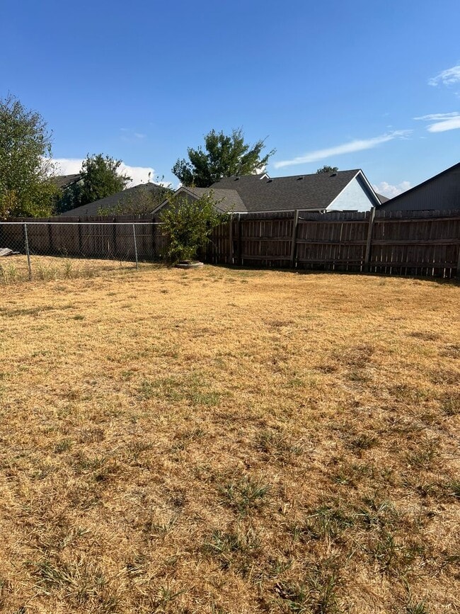 Building Photo - 4016 SW Sunflower Ln
