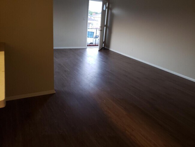 Front door/ Family/dining area - 4710 W 131st St