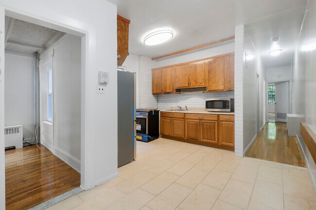 Kitchen - 212 Kingston Ave