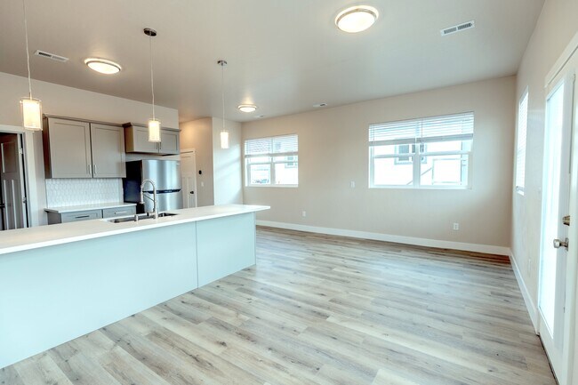 Foto del edificio - Pomona Park Townhomes