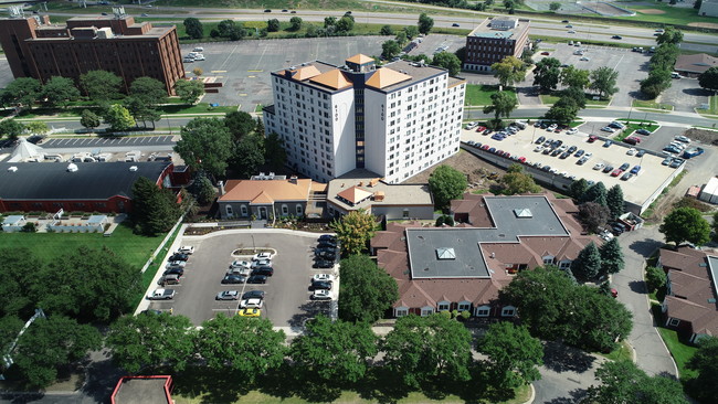 Building Photo - Lux Apartments