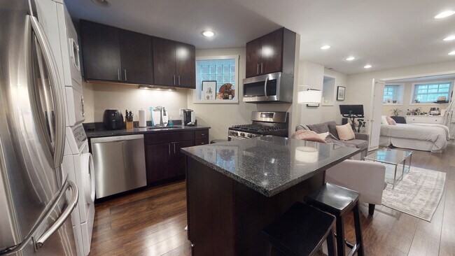 Foto del edificio - 718 W Oakdale Ave
