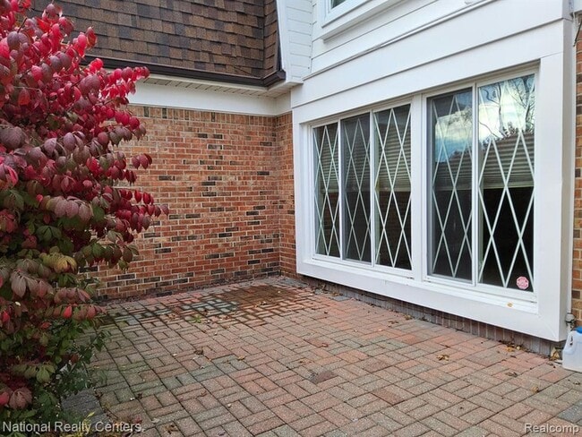 Foto del edificio - 8676 Community Blvd