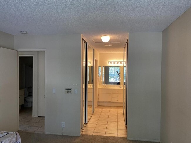 Building Photo - 10894 Aderman Ave