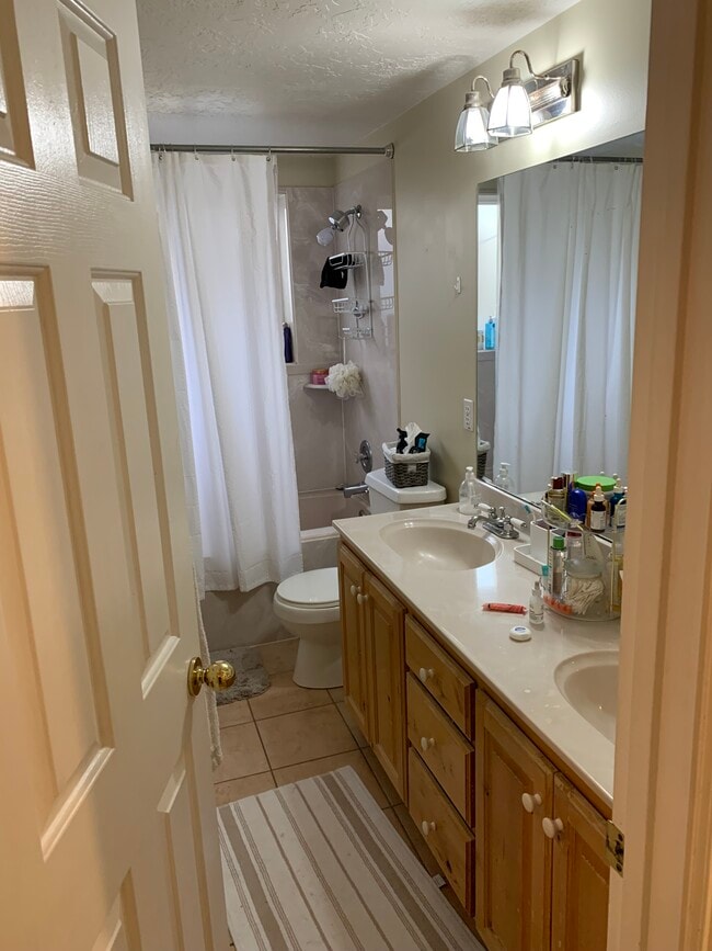 Baño principal - 1642 E Fort Union Blvd