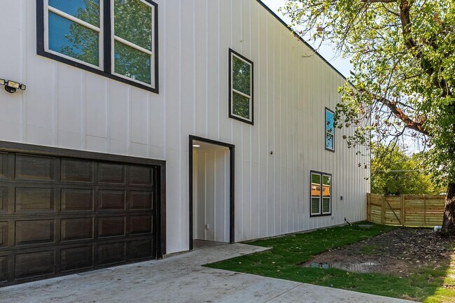 Foto del edificio - 770 Elwayne Ave