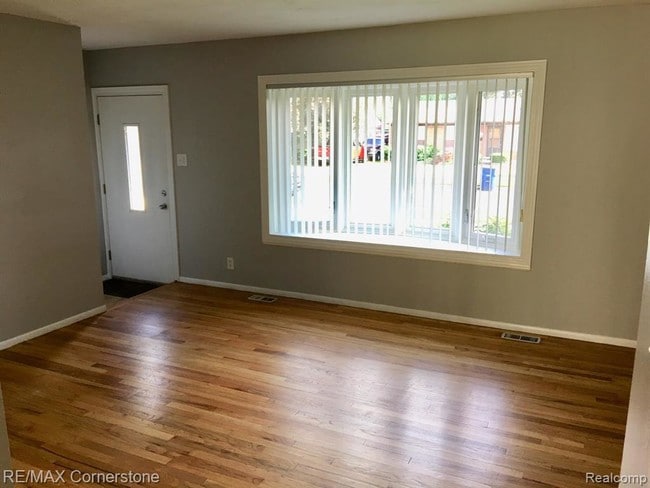 Foto del edificio - 33043 Creston St