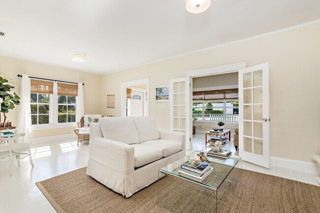 Building Photo - 421 Flamingo Dr