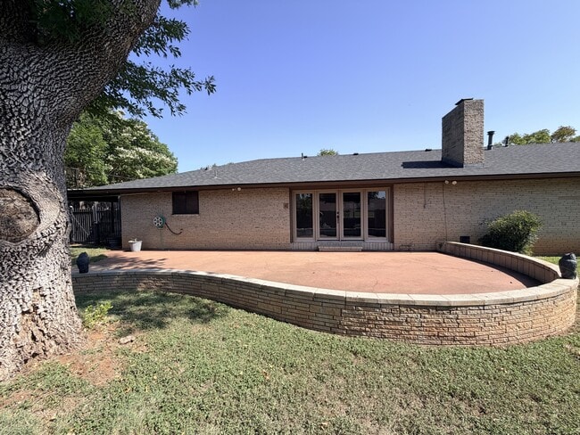 Building Photo - 2601 Oxford Ave