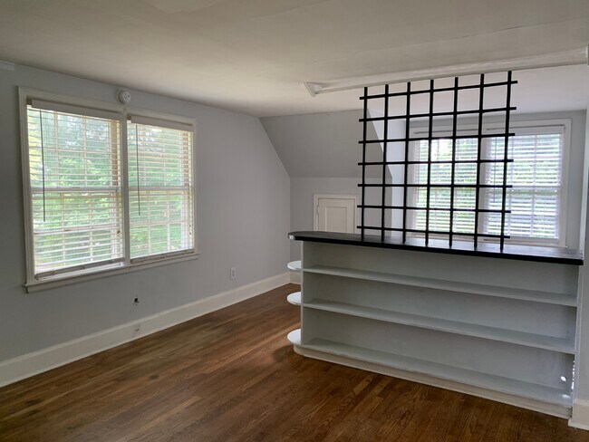 Building Photo - 330 1/2 North White Street