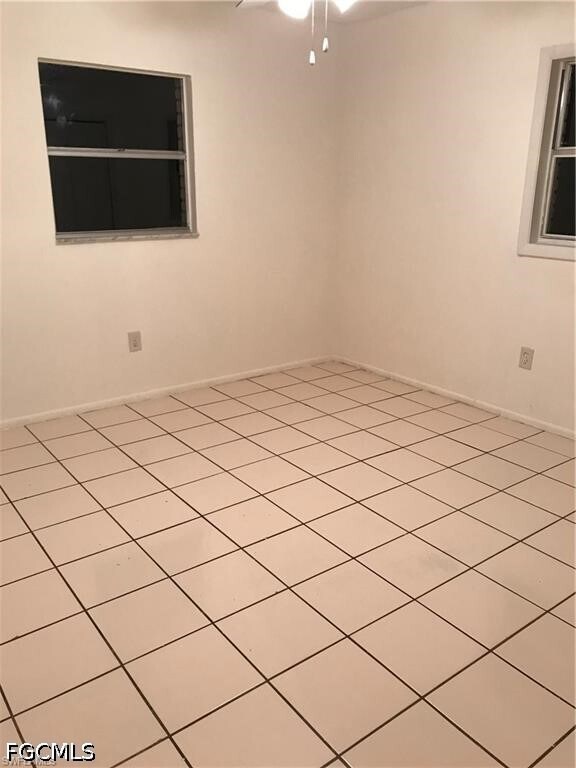 Foto del edificio - 275 Hubbard Ave