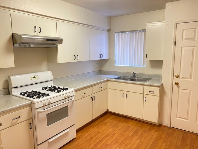 Building Photo - 403 Porter St