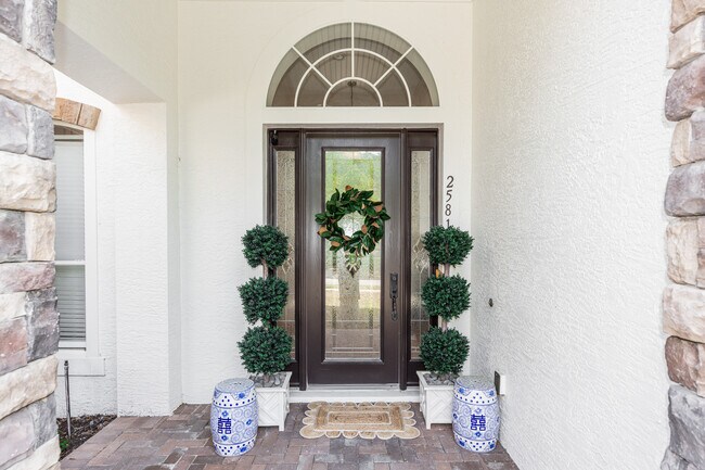 Foto del edificio - 25813 Feather Ridge Ln
