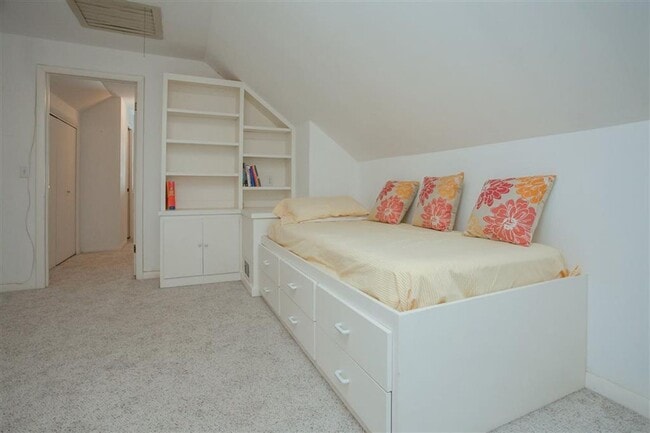 Building Photo - 3 bedroom home in Iowa City's Northside Neighborhood