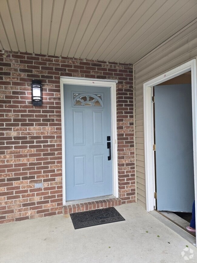 Building Photo - 603 Circle Dr