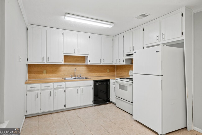 Building Photo - 142 Deer Run