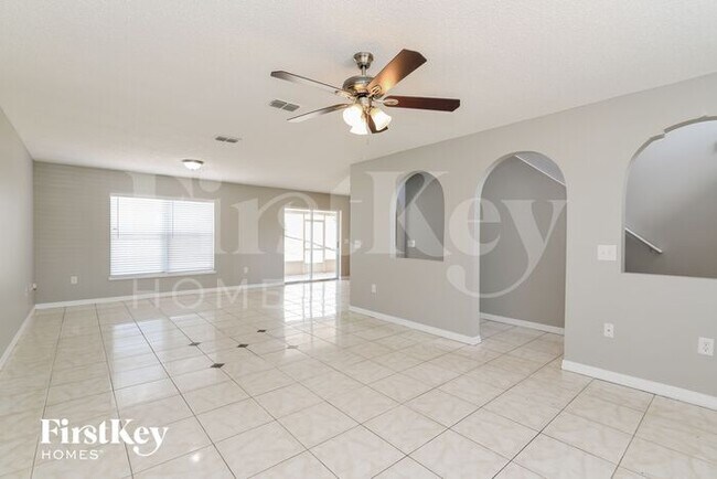 Building Photo - 215 Lobelia Dr