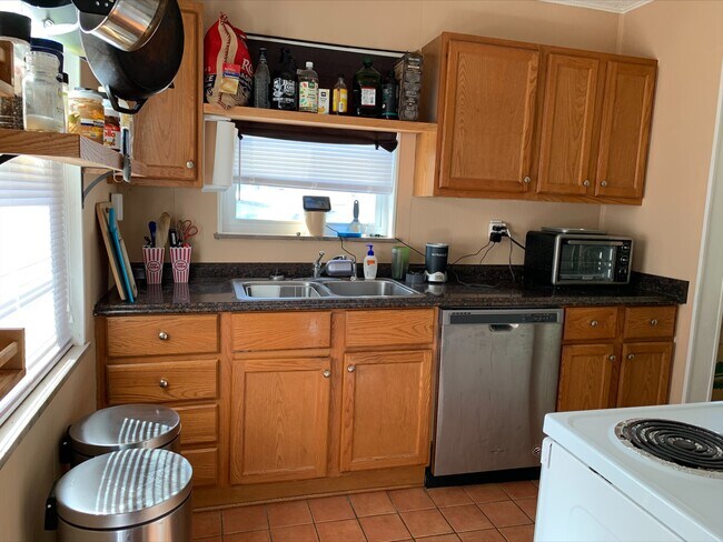 Kitchen - 8901 Summit Ave