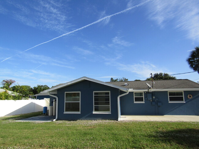 Building Photo - 4188 Pompano Rd